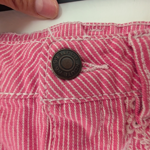 🛍️4 For $15🛍️Route 66 Pink Jean Shorts with Floral Embroidery - Picture 5 of 8
